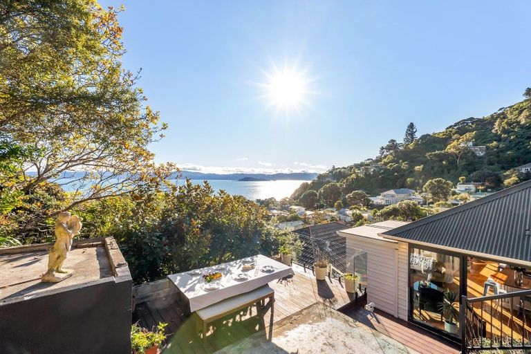 Photo of property in 32 Rona Street, Eastbourne, Lower Hutt, 5013