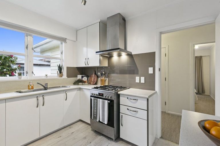 Photo of property in 17a Tawa Terrace, Tawa, Wellington, 5028