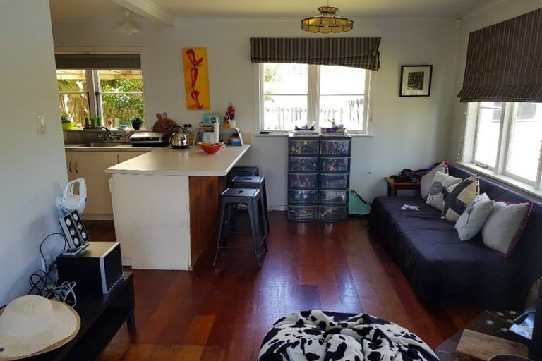Photo of property in 37 Edmonton Road, Henderson, Auckland, 0612