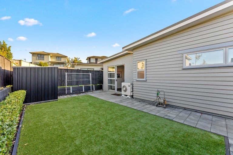 Photo of property in 15 Taikura Avenue, Red Beach, 0932