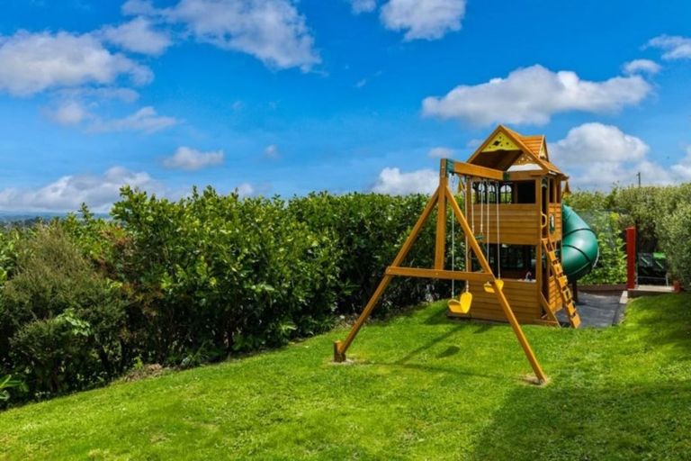 Photo of property in 84 Kittiwake Drive, Schnapper Rock, Auckland, 0632