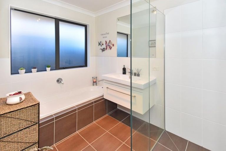 Photo of property in 188 Harbourside Drive, Karaka, Papakura, 2113