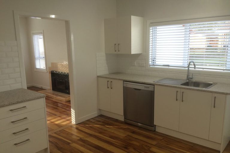 Photo of property in 1 Waterfront Road, Mangere Bridge, Auckland, 2022