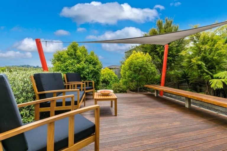 Photo of property in 84 Kittiwake Drive, Schnapper Rock, Auckland, 0632