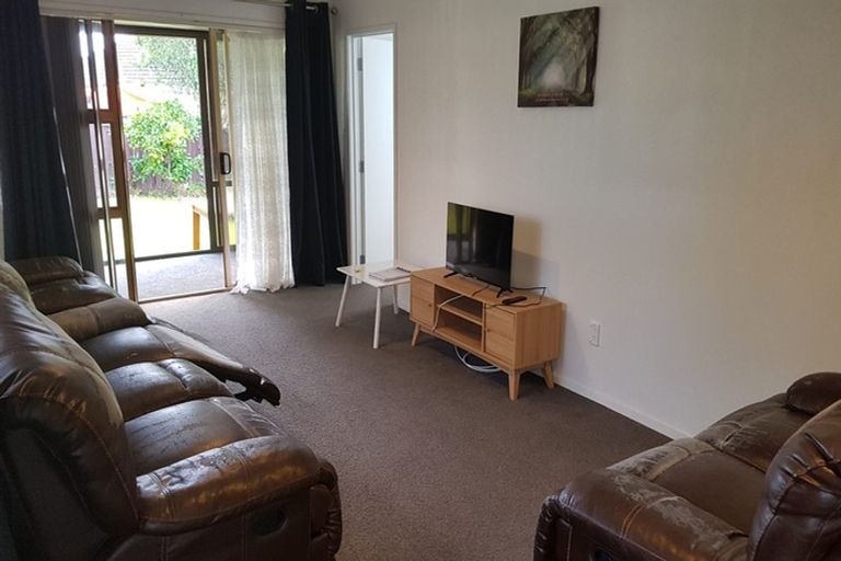 Photo of property in 2/14 Bendale Place, Papatoetoe, Auckland, 2025