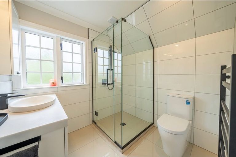 Photo of property in 29 Padnell Crescent, Paparangi, Wellington, 6037