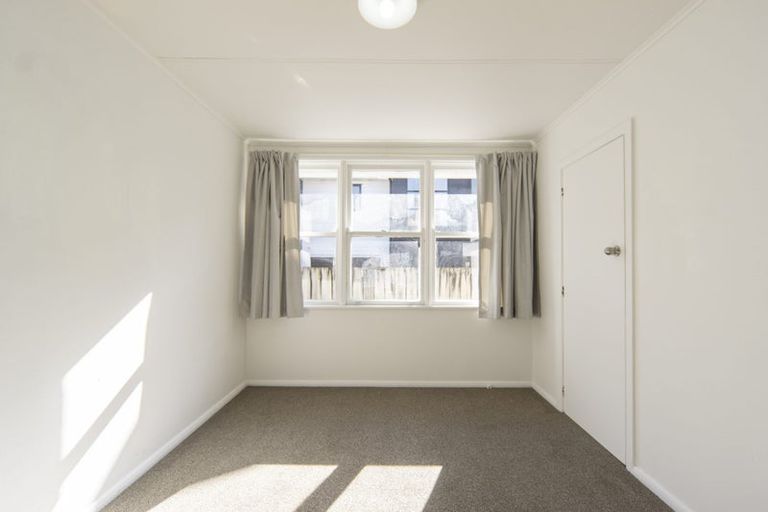 Photo of property in 17 Dowding Street, Melville, Hamilton, 3206