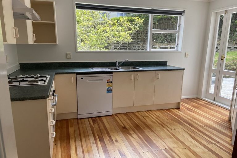 Photo of property in 162 Broderick Road, Johnsonville, Wellington, 6037