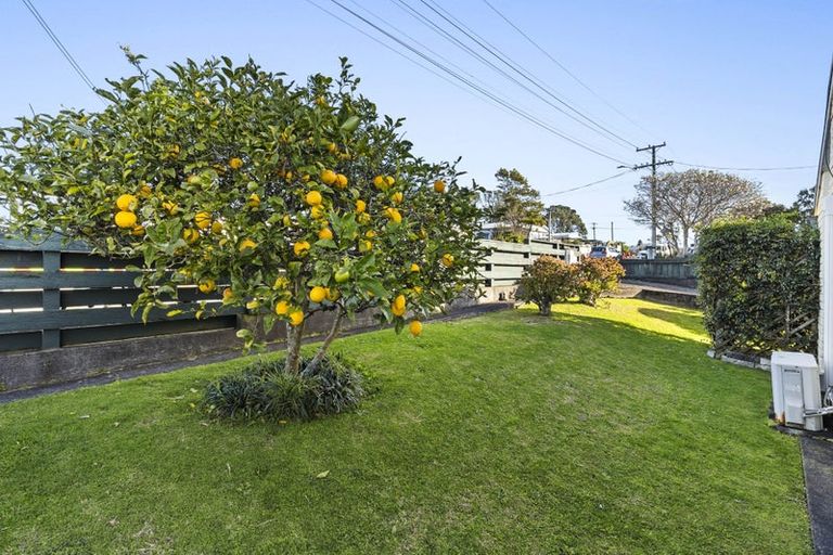 Photo of property in 2 Lemon Street, Strandon, New Plymouth, 4312