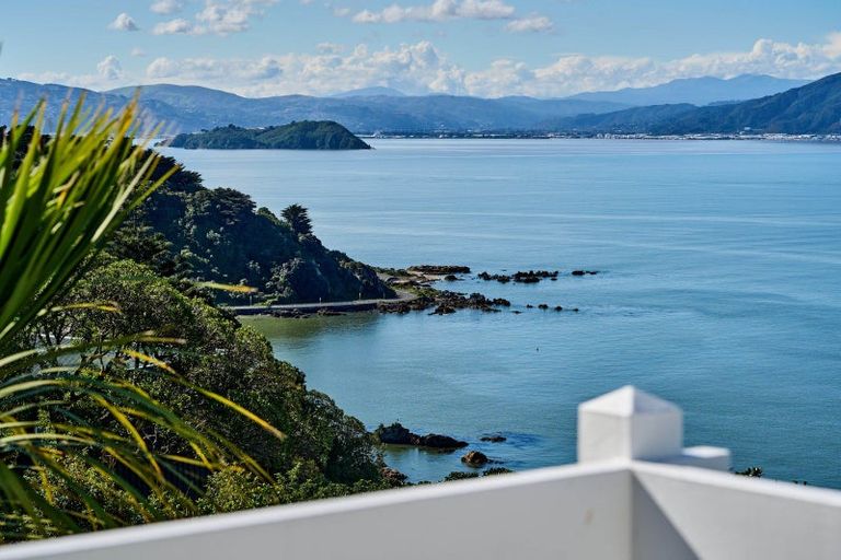 Photo of property in 134 Nevay Road, Karaka Bays, Wellington, 6022