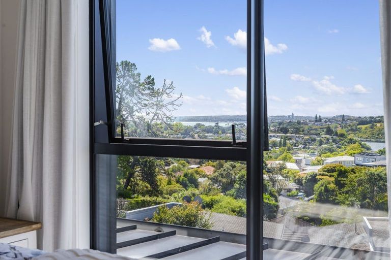 Photo of property in 3/90 Picasso Drive, West Harbour, Auckland, 0618