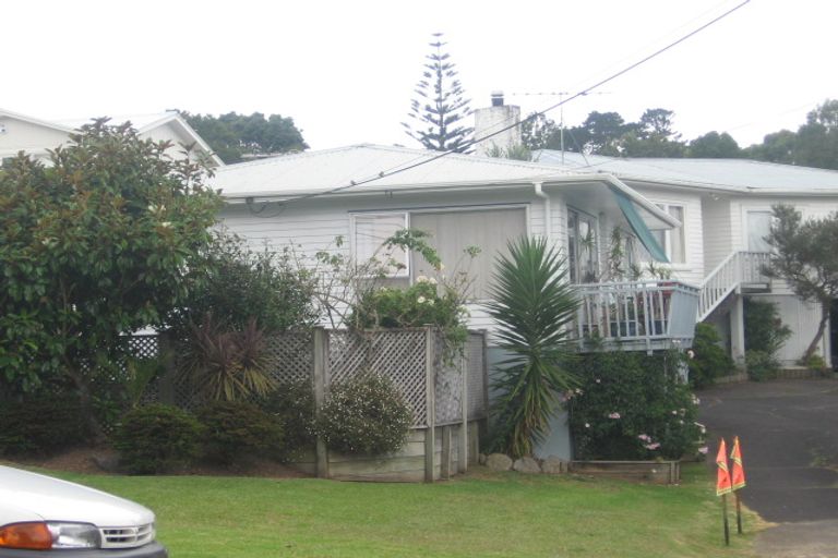 Photo of property in 2/54 Peach Road, Glenfield, Auckland, 0629