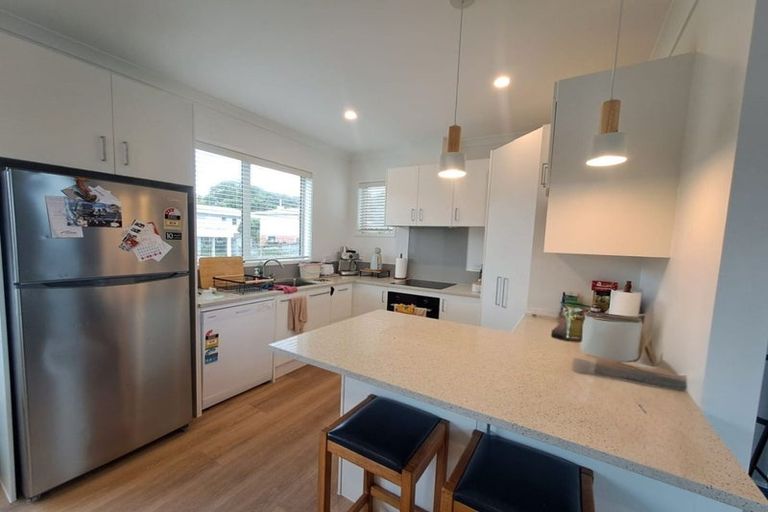 Photo of property in 37 Merriefield Avenue, Forrest Hill, Auckland, 0620