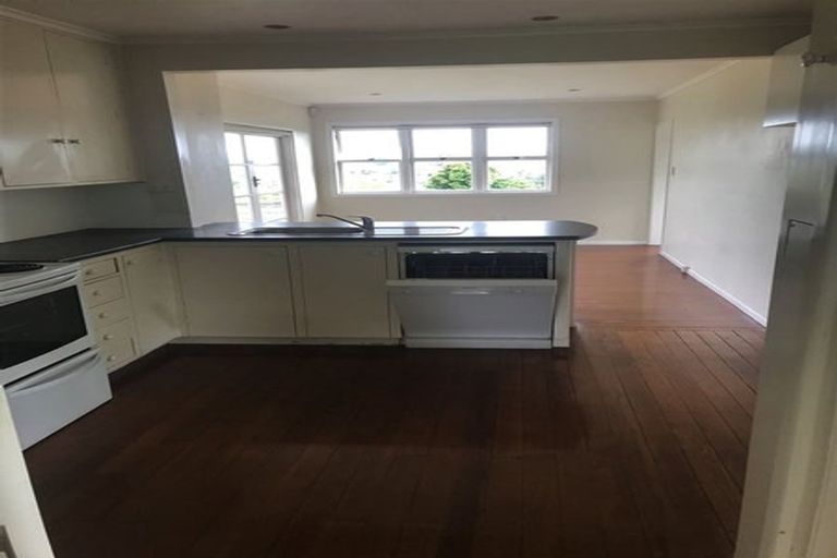 Photo of property in 76 Pupuke Road, Hillcrest, Auckland, 0627