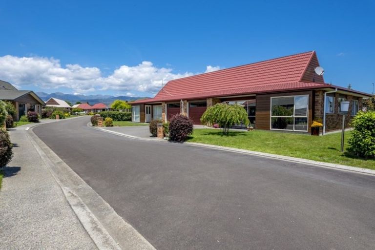 Photo of property in 2 Fuller Close, Levin, 5510