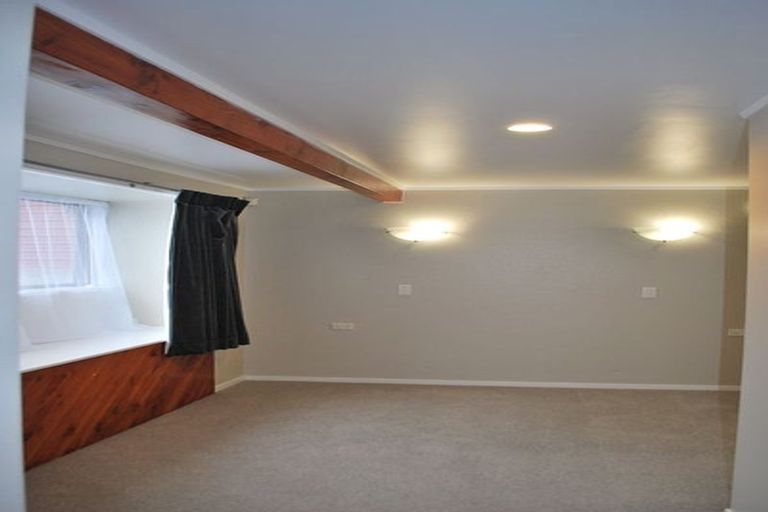 Photo of property in 5 Beaudine Avenue, Glenfield, Auckland, 0629