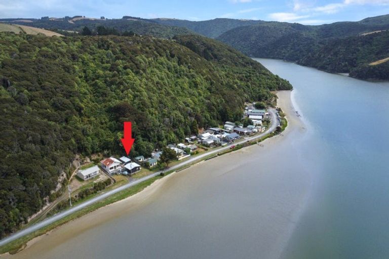 Photo of property in 25 Riverside Road, Taieri Mouth, 9091