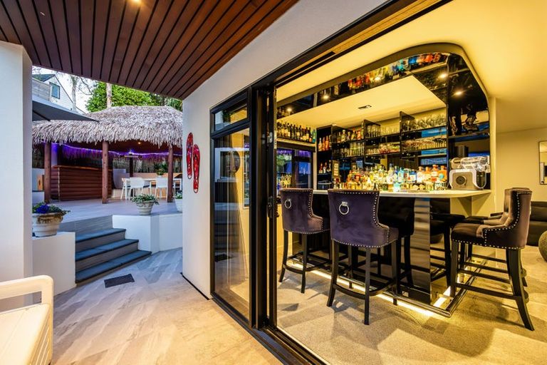 Photo of property in 3 Holyoake Place, Chatswood, Auckland, 0626