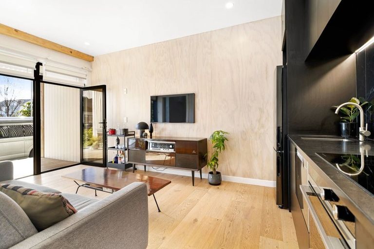 Photo of property in 2/165 Hobsonville Point Road, Hobsonville, Auckland, 0616