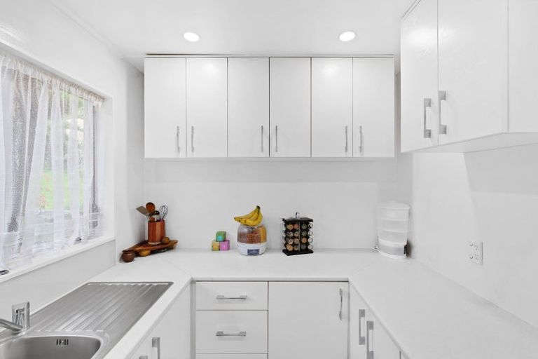 Photo of property in 2/264 Grounsell Crescent, Belmont, Lower Hutt, 5010