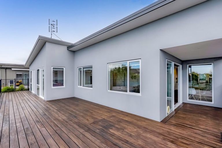 Photo of property in 4 Kakariki Lane, Waiwhakaiho, New Plymouth, 4312