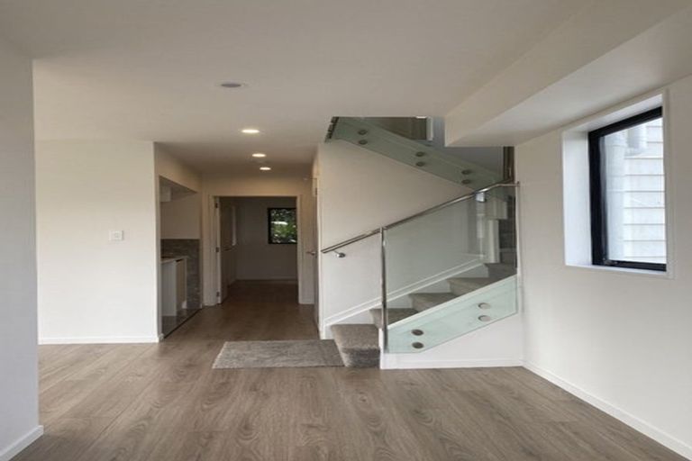 Photo of property in 9a Edwards Avenue, Henderson, Auckland, 0610