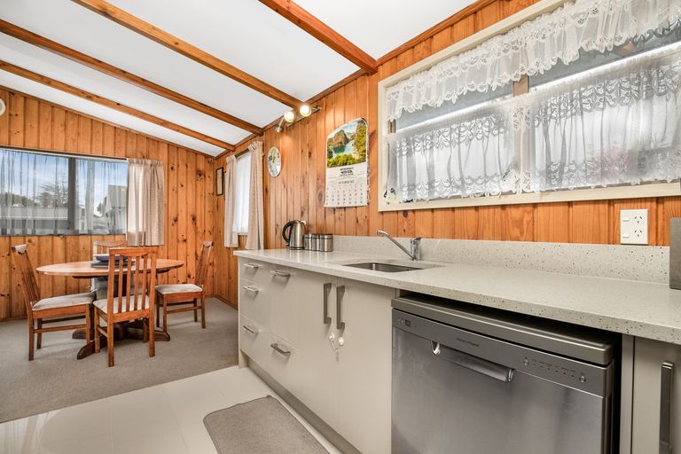 Photo of property in 67b Manuroa Road, Takanini, 2112