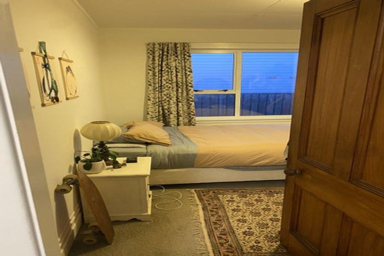 Photo of property in 118 Lyall Parade, Lyall Bay, Wellington, 6022