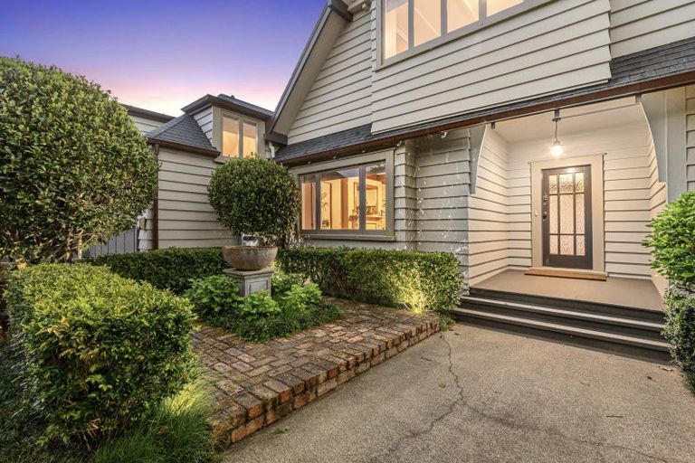 Photo of property in 247 Devonport Road, Tauranga, 3110