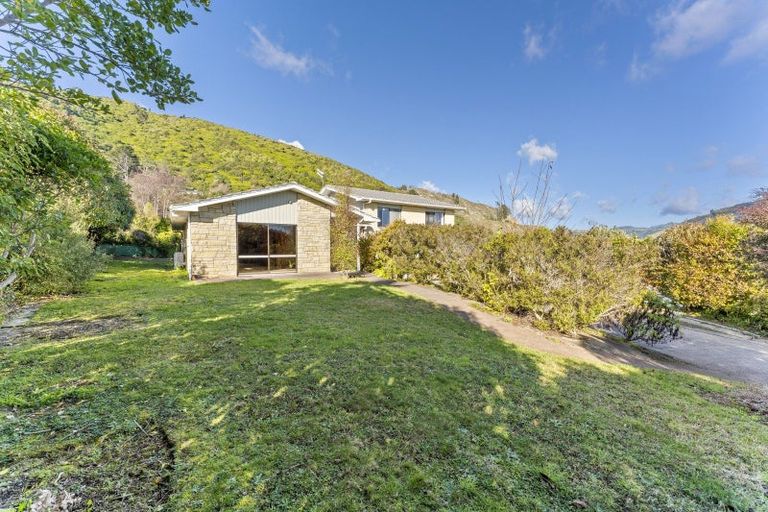 Photo of property in 11 Te Maku Grove, Waikanae, 5036