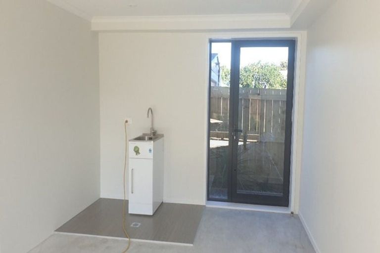 Photo of property in 7/5 Peachgrove Road, Te Atatu Peninsula, Auckland, 0610