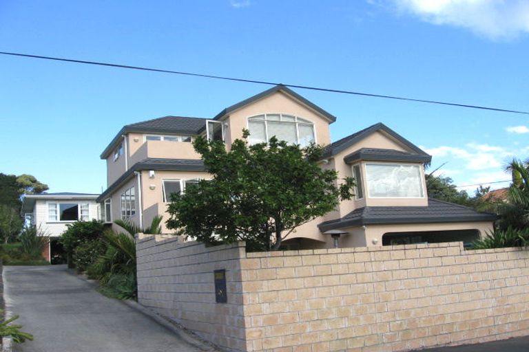 Photo of property in 1/50 Howard Road, Northcote, Auckland, 0627