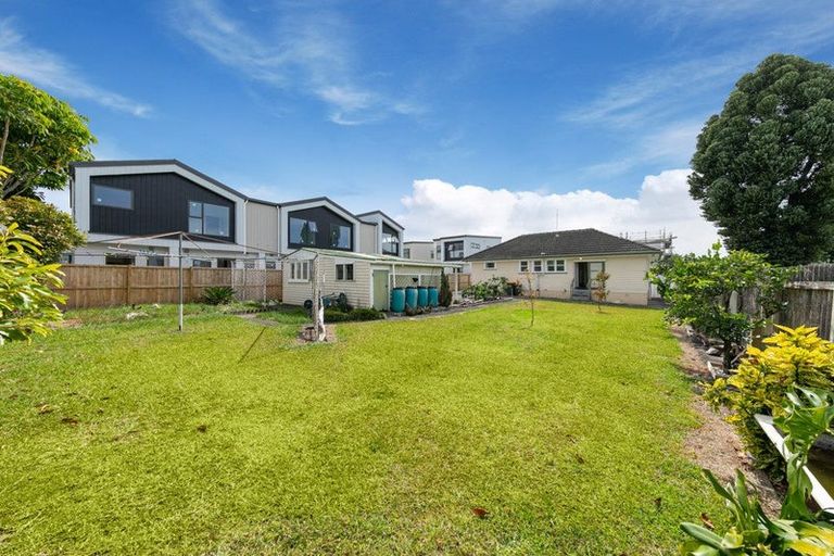 Photo of property in 12 Montmere Avenue, Te Atatu Peninsula, Auckland, 0610
