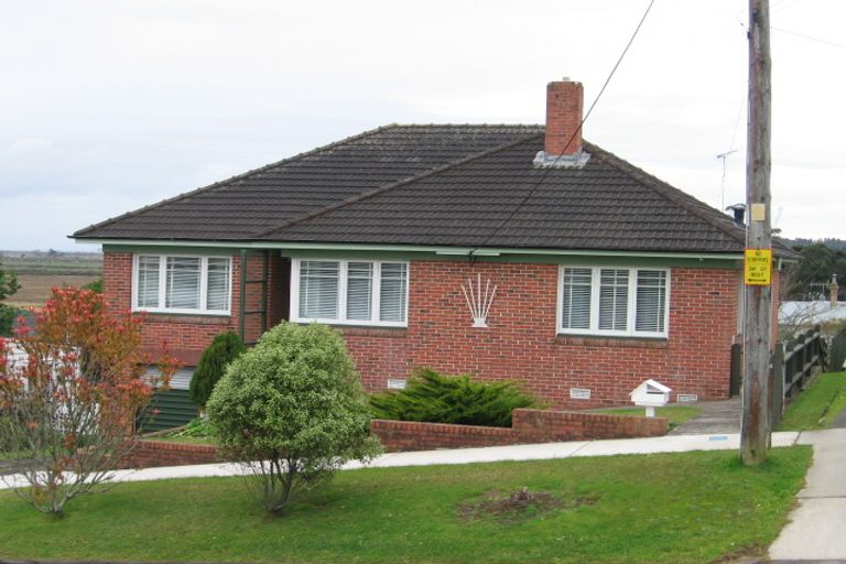 Photo of property in 10 Karaka Street, Helensville, 0800