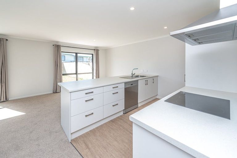 Photo of property in 6 Cross Street, Castlecliff, Wanganui, 4501