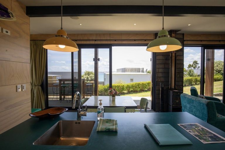 Photo of property in 14 Whaanga Road, Raglan, 3297