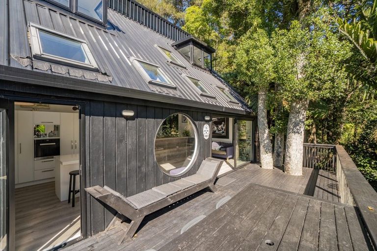 Photo of property in 43 Kohu Road, Titirangi, Auckland, 0604