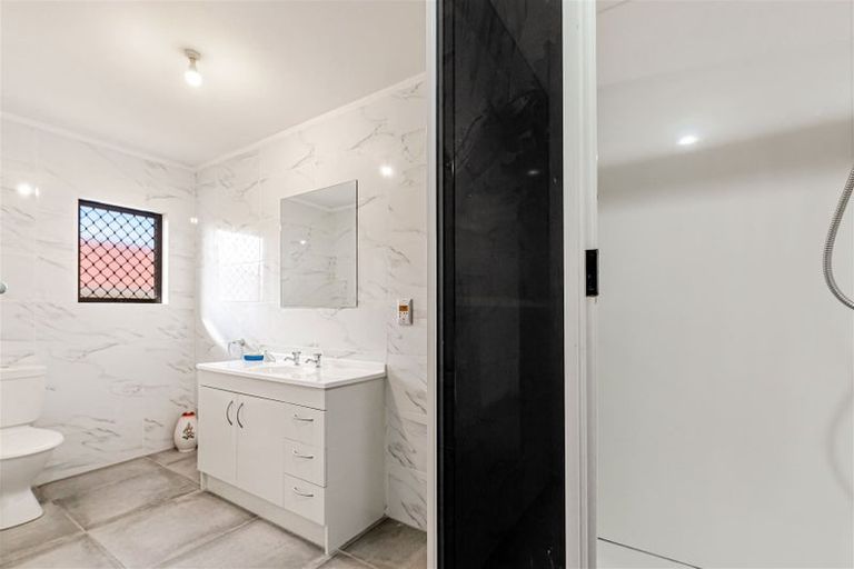 Photo of property in 31 Petrel Place, Massey, Auckland, 0614