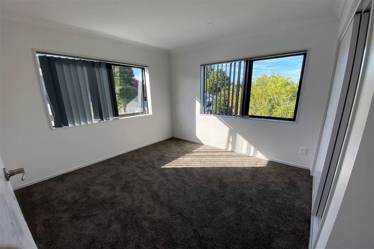 Photo of property in 9 Nagra Lane, Papakura, 2110