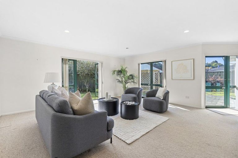 Photo of property in 6 Redwood Crescent, Westown, New Plymouth, 4310