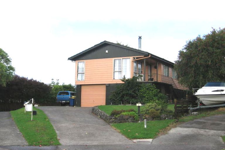 Photo of property in 9 George Herring Place, Glen Eden, Auckland, 0602
