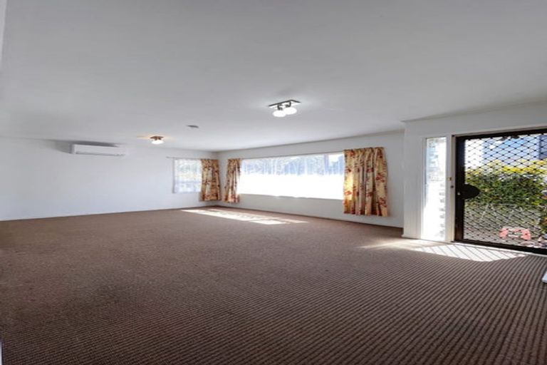 Photo of property in 5 Celeste Place, Totara Vale, Auckland, 0627
