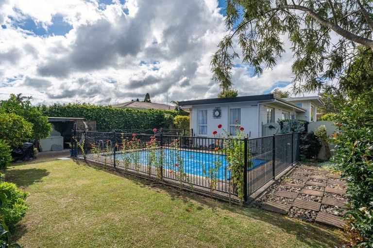 Photo of property in 1 Irene Crescent, Dinsdale, Hamilton, 3204