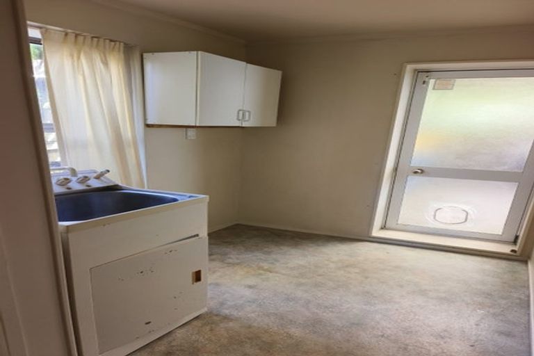 Photo of property in 1/3 Sunset Road, Totara Vale, Auckland, 0632