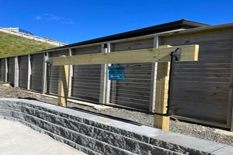 Photo of property in 115a Queen Charlotte Drive, Aotea, Porirua, 5024