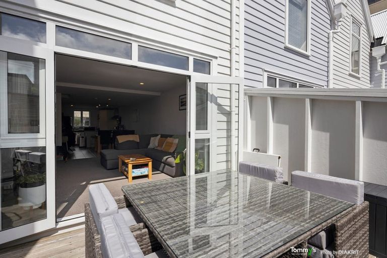 Photo of property in Victoria Villas, 43/35u Pirie Street, Mount Victoria, Wellington, 6011