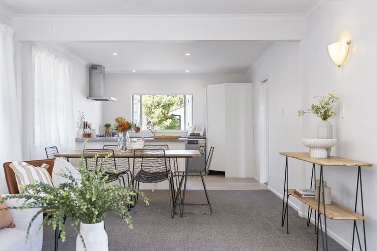 Photo of property in 10 Windy Ridge Road, Glenfield, Auckland, 0629