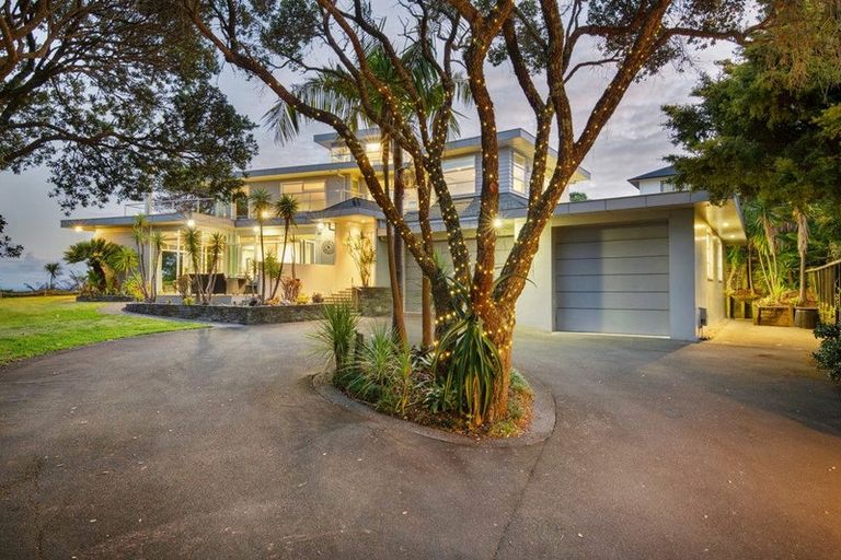 Photo of property in 859 Whangaparaoa Road, Manly, Whangaparaoa, 0930
