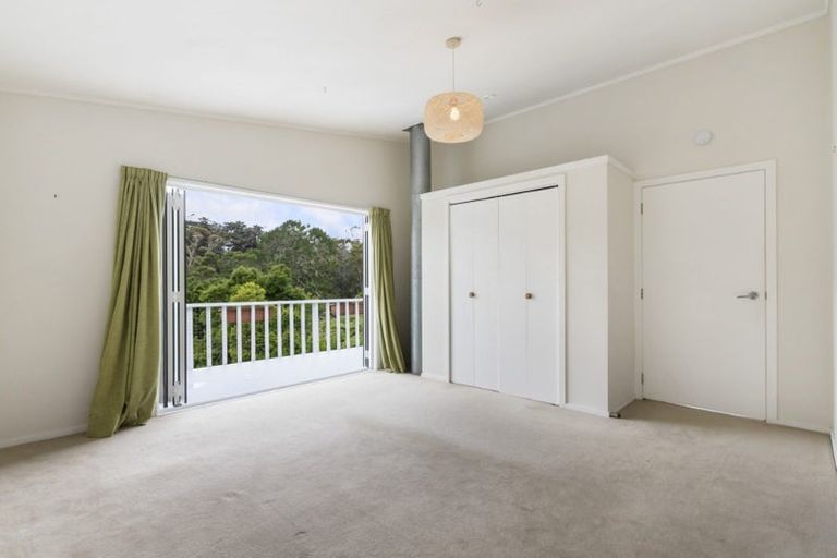 Photo of property in 126 Candia Road, Henderson Valley, Auckland, 0614