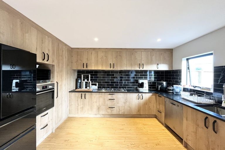 Photo of property in 42 Bordeaux Parade, Te Atatu South, Auckland, 0610